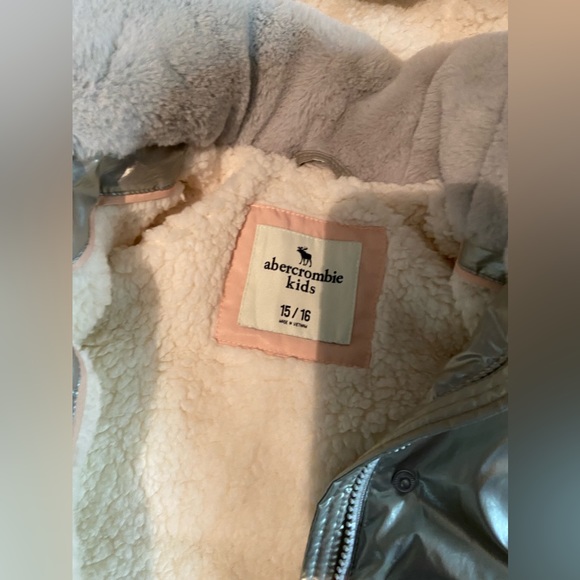 Abercrombie kids puffy jacket with teddy bear inside lining - Picture 3 of 3
